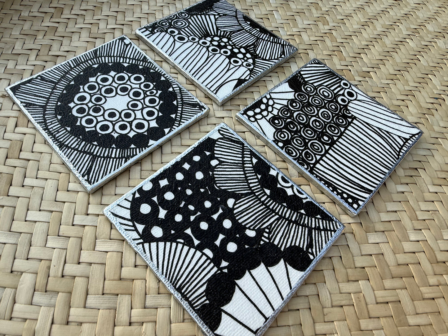 Black & White Modern Art Deco Decoupage Magnets – Circle or Square